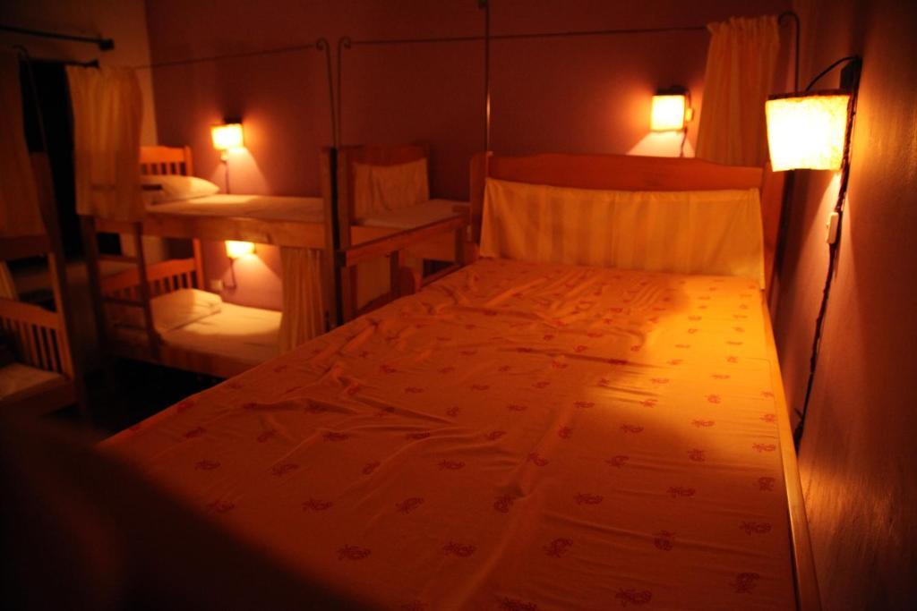 Trip'N'Hostel Tiranë Rom bilde