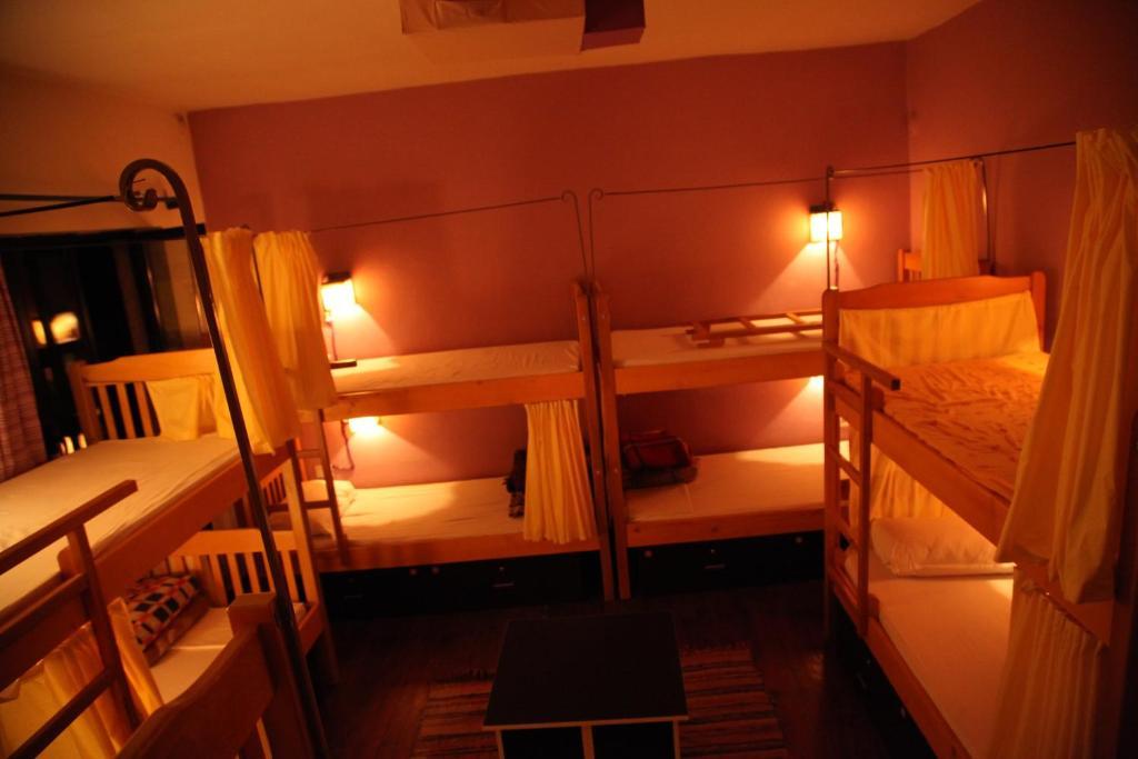 Trip'N'Hostel Tiranë Rom bilde